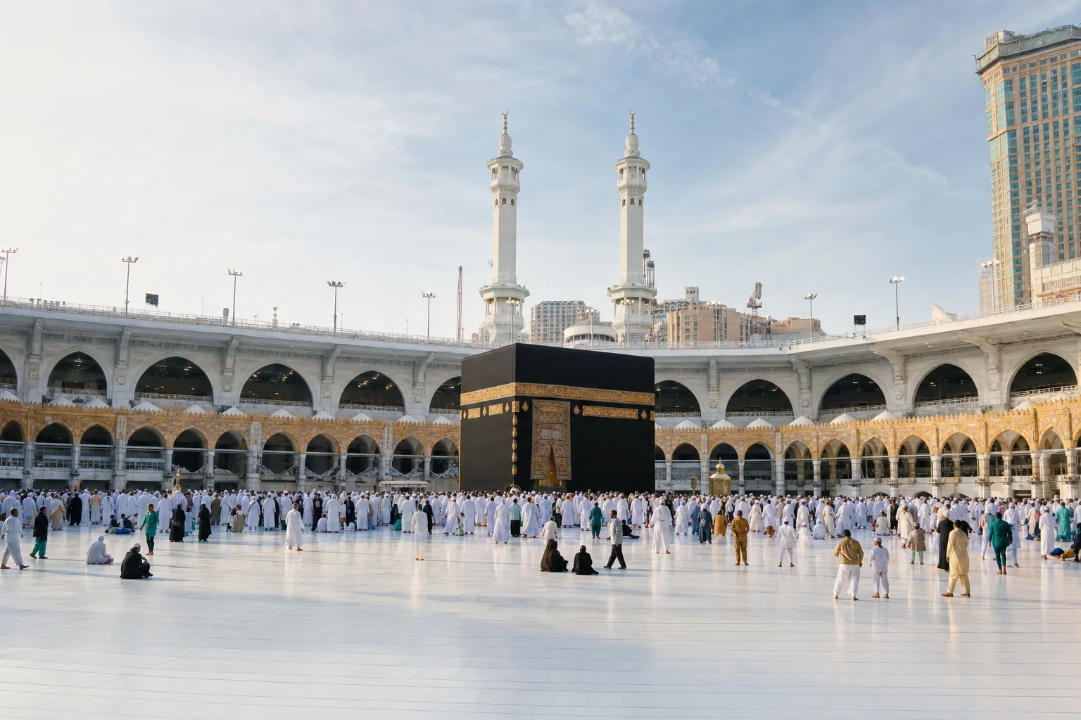 Kaaba and worshippers at Masjid al-Haram in Makkah
